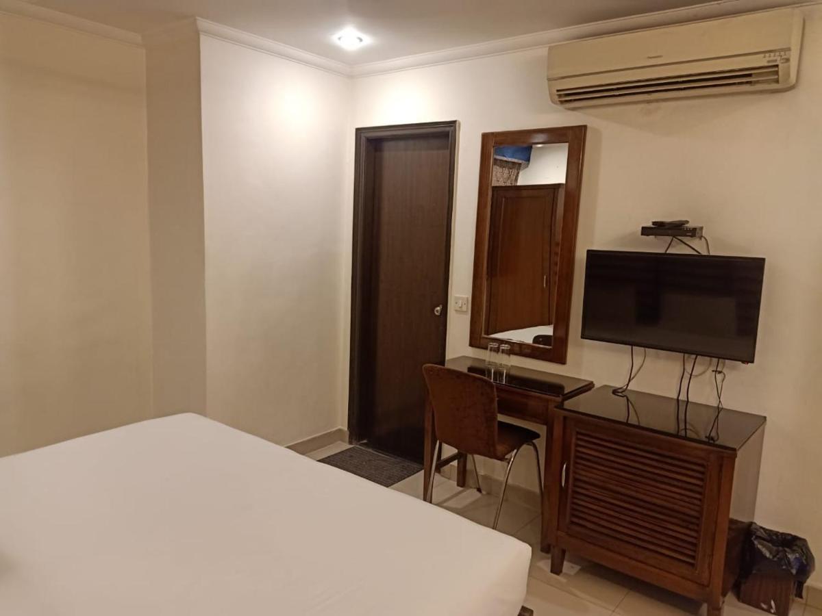 Hotel Clark Heights Új-Delhi Kültér fotó