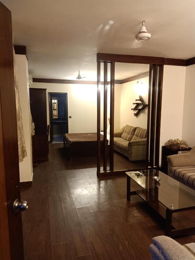 Hotel Clark Heights Új-Delhi Kültér fotó