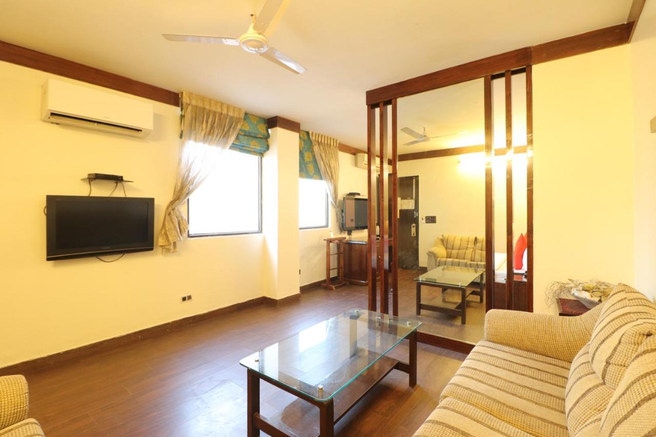 Hotel Clark Heights Új-Delhi Kültér fotó