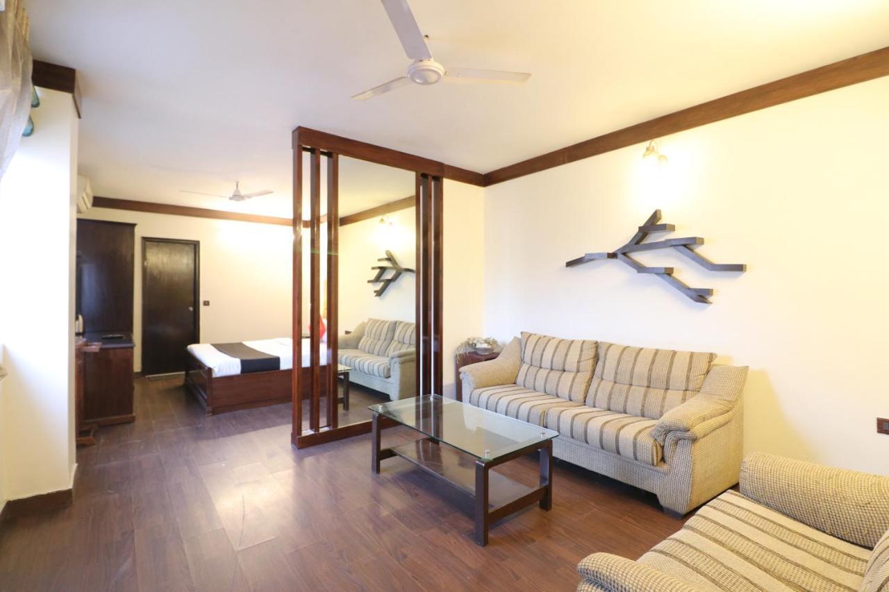 Hotel Clark Heights Új-Delhi Kültér fotó