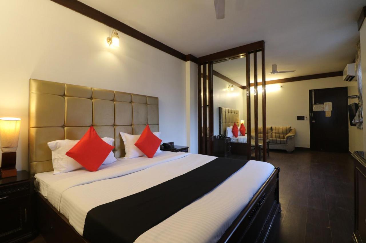 Hotel Clark Heights Új-Delhi Kültér fotó