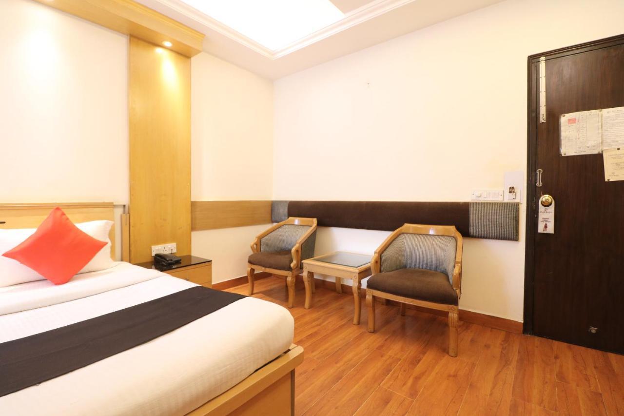 Hotel Clark Heights Új-Delhi Kültér fotó