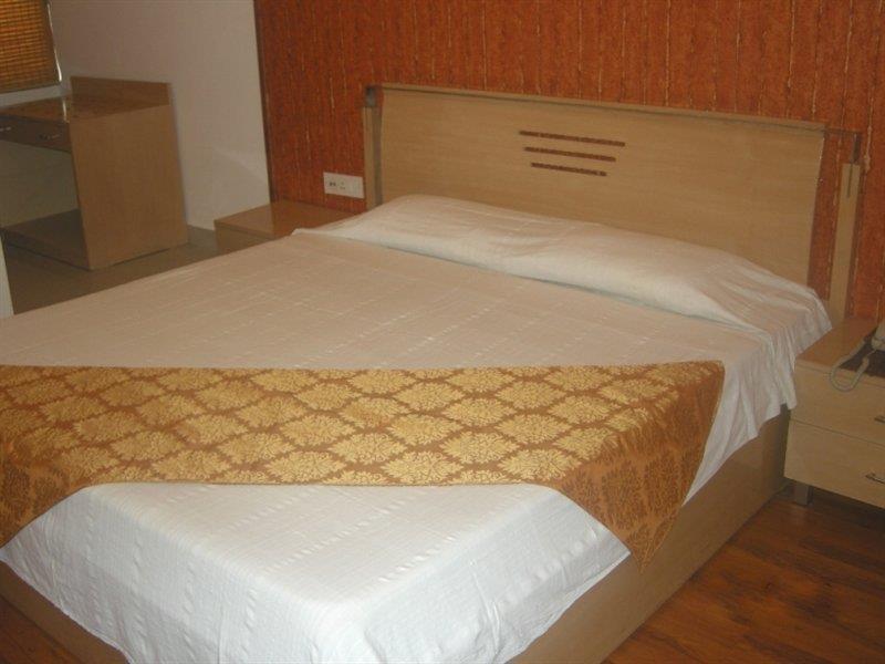 Hotel Clark Heights Új-Delhi Kültér fotó