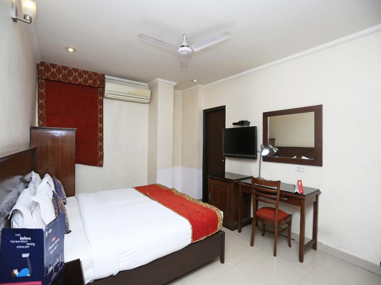 Hotel Clark Heights Új-Delhi Kültér fotó