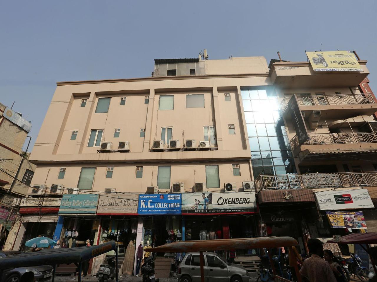 Hotel Clark Heights Új-Delhi Kültér fotó
