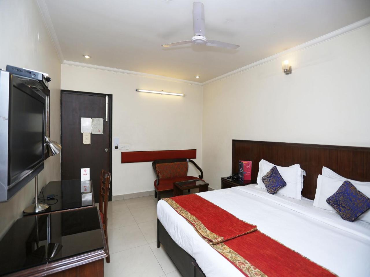 Hotel Clark Heights Új-Delhi Kültér fotó