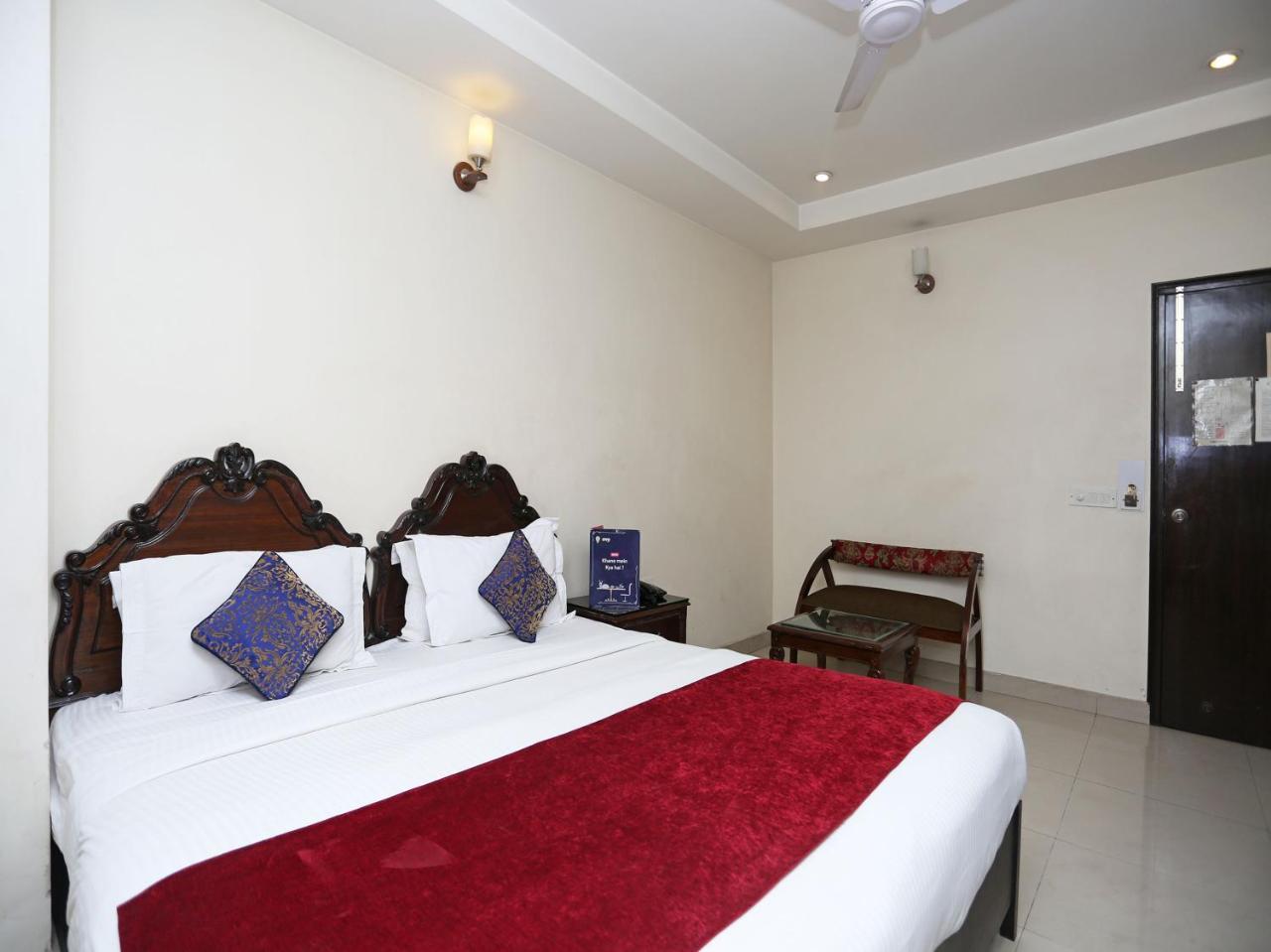 Hotel Clark Heights Új-Delhi Kültér fotó