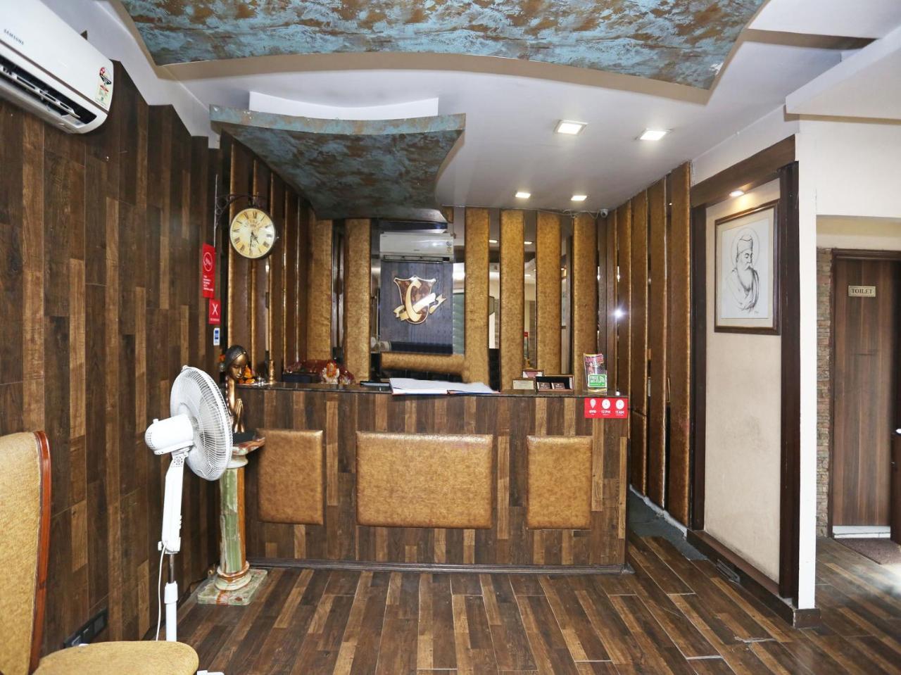 Hotel Clark Heights Új-Delhi Kültér fotó