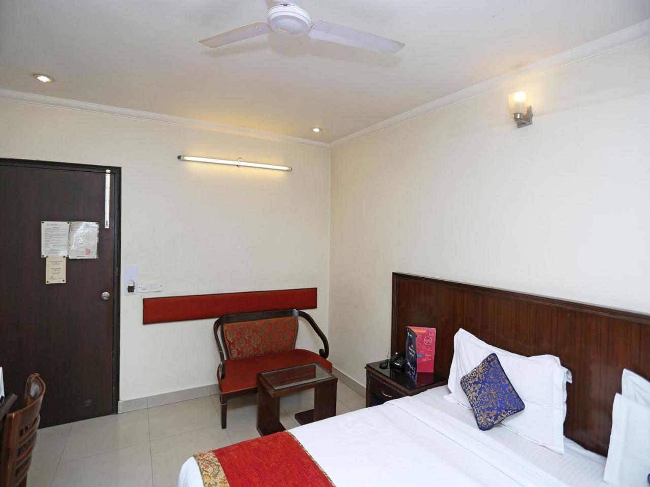 Hotel Clark Heights Új-Delhi Kültér fotó