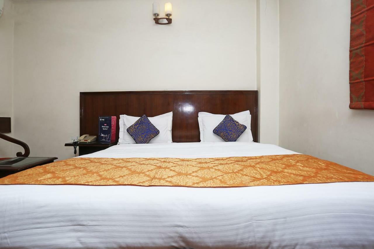 Hotel Clark Heights Új-Delhi Kültér fotó