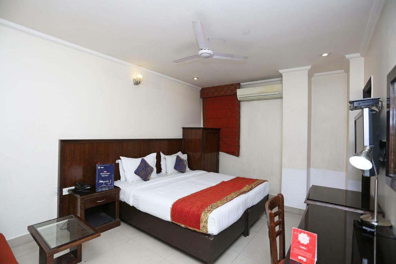 Hotel Clark Heights Új-Delhi Kültér fotó