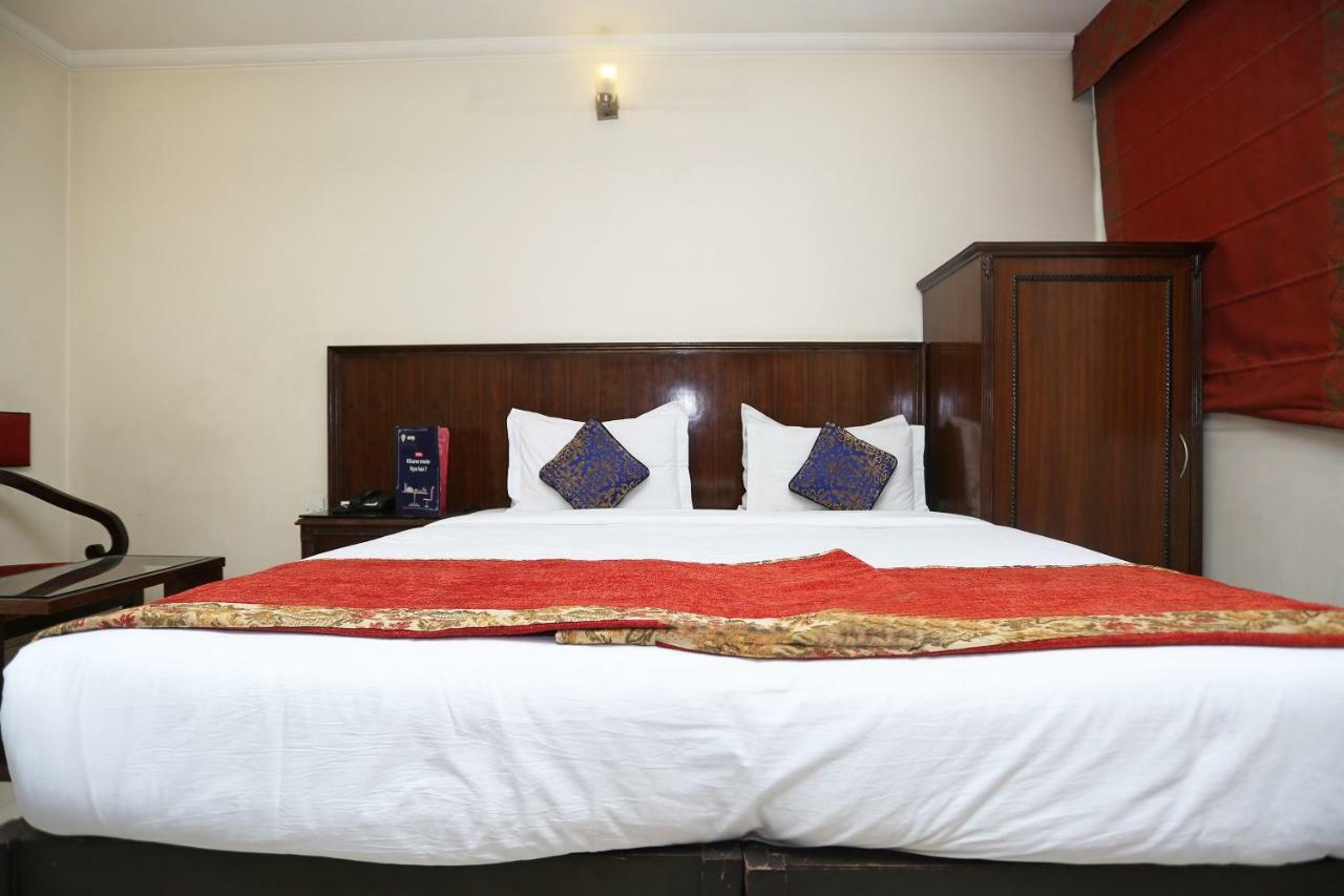 Hotel Clark Heights Új-Delhi Kültér fotó