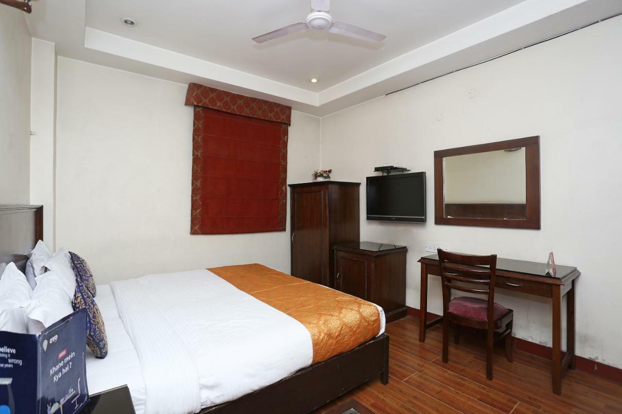 Hotel Clark Heights Új-Delhi Kültér fotó